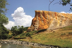 چشمه کانی گراوان